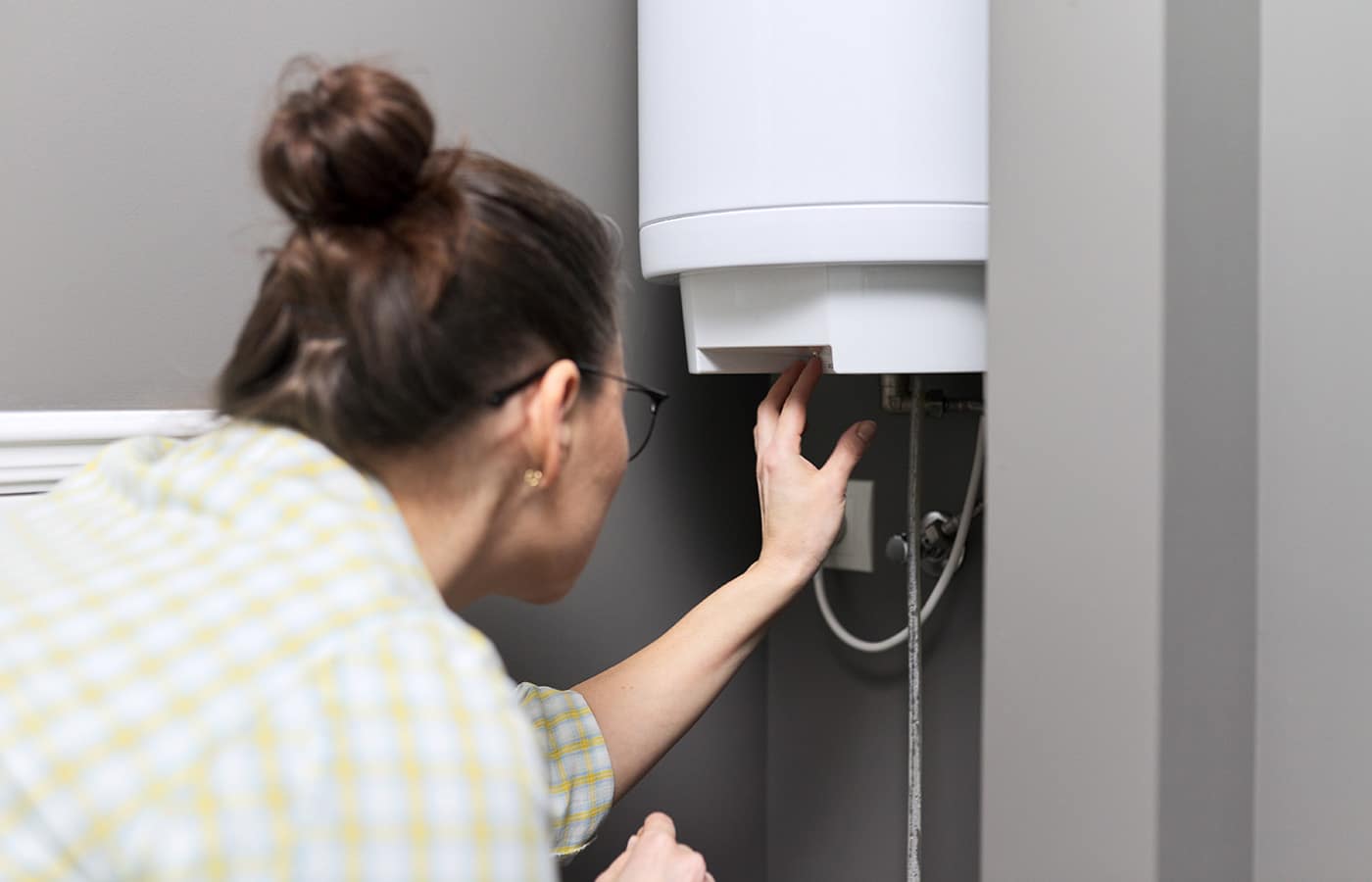 Pro Cons Tankless Water Heater Featured